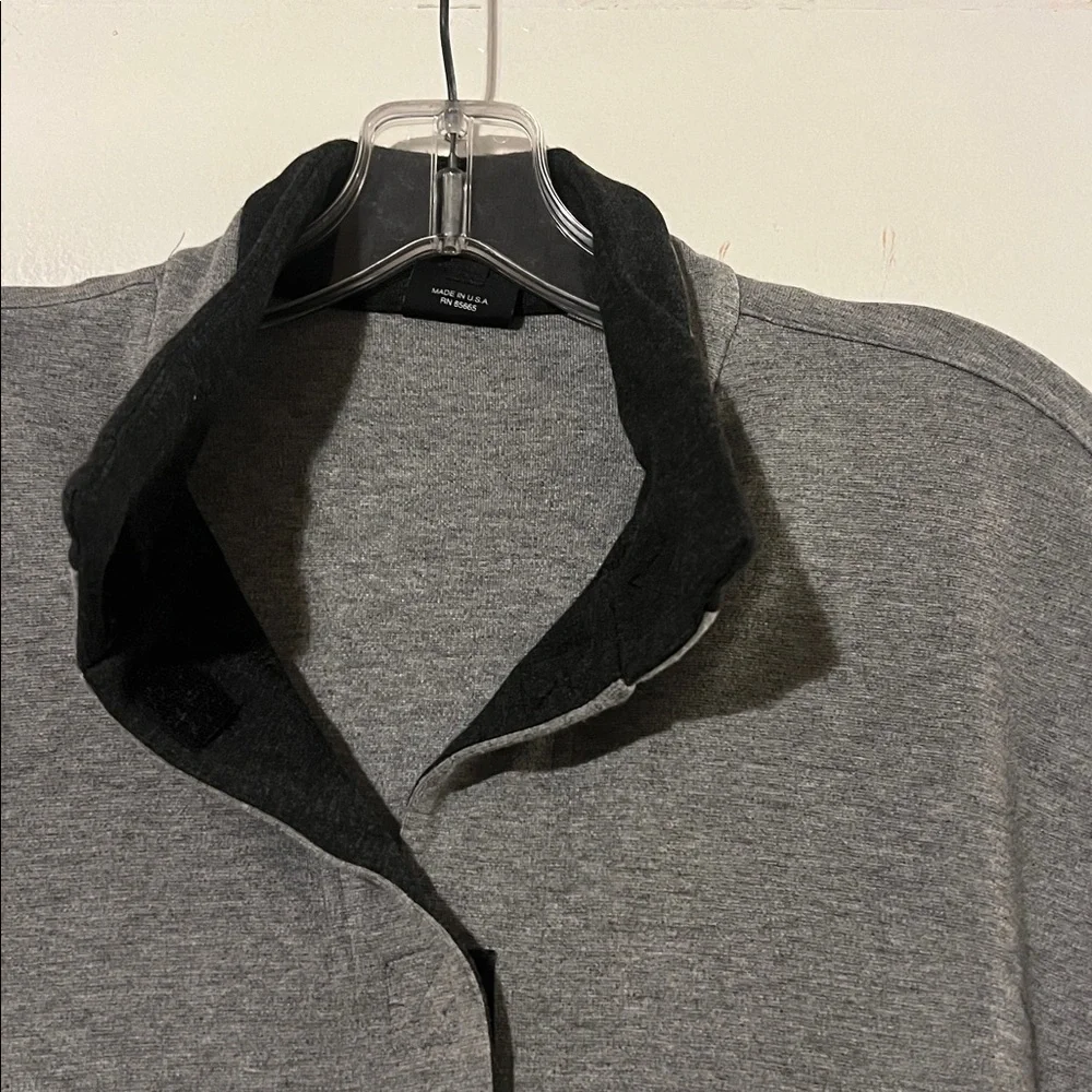 Staples gray with black detail lightweight jacket. Velcro closure. Pockets. - Picture 2 of 9